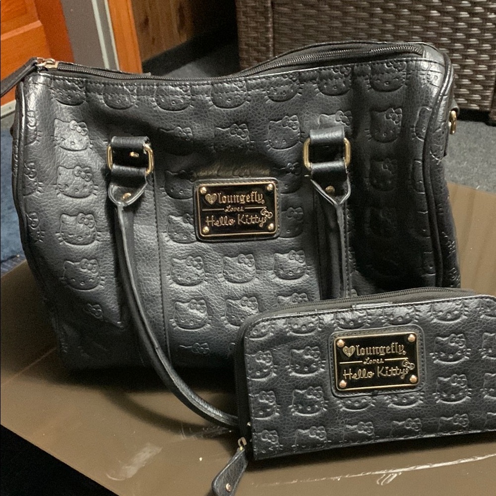 LOUNGEFLY loves HELLO KITTY PURSE